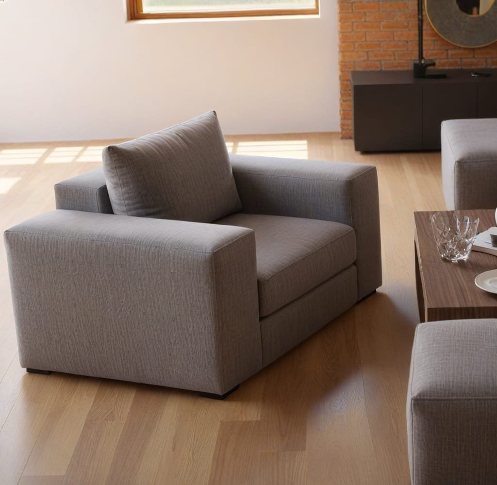 Szary fotel z oparciem